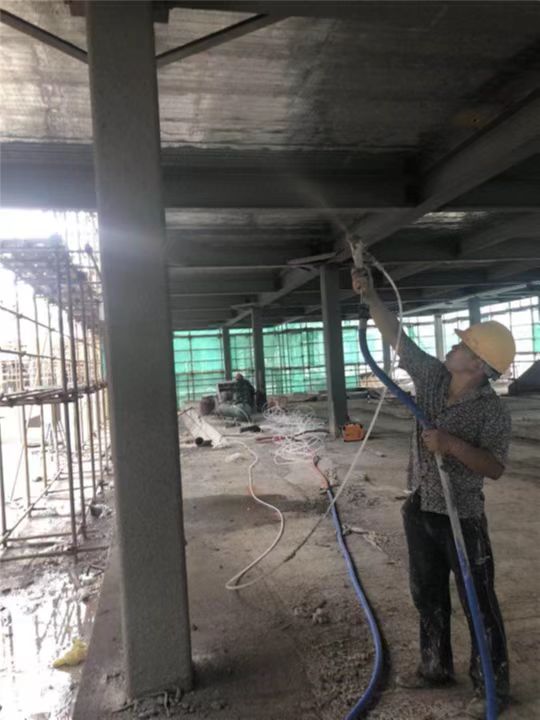 临沂防腐喷漆分享彩钢瓦用时间长了是翻新好还是重新更换好